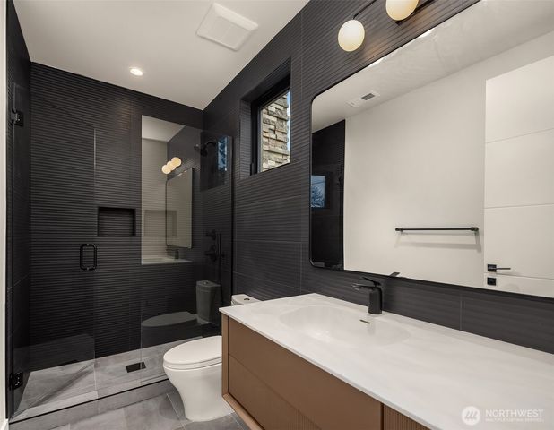 10656 Woodhaven Lane, Bellevue, WA 98004