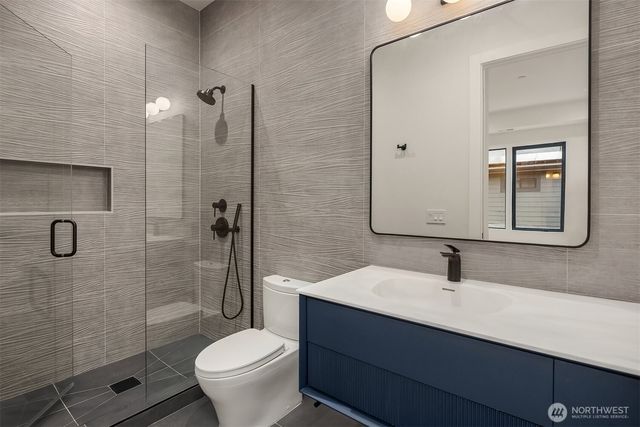 10656 Woodhaven Lane, Bellevue, WA 98004