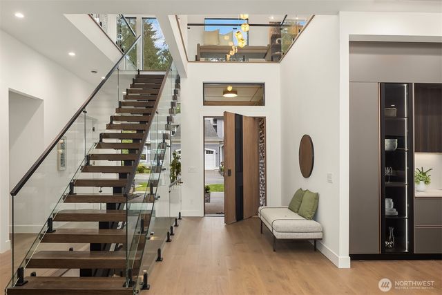 10656 Woodhaven Lane, Bellevue, WA 98004