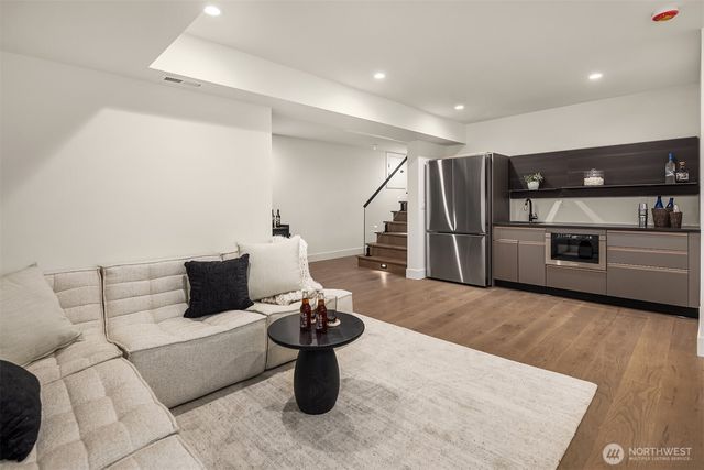 10656 Woodhaven Lane, Bellevue, WA 98004