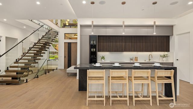 10656 Woodhaven Lane, Bellevue, WA 98004