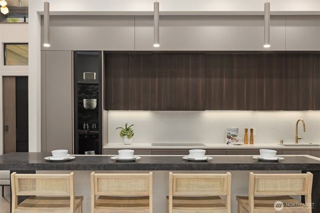 10656 Woodhaven Lane, Bellevue, WA 98004