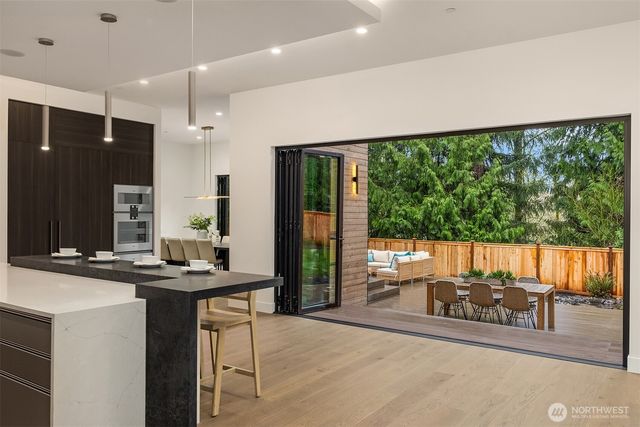 10656 Woodhaven Lane, Bellevue, WA 98004