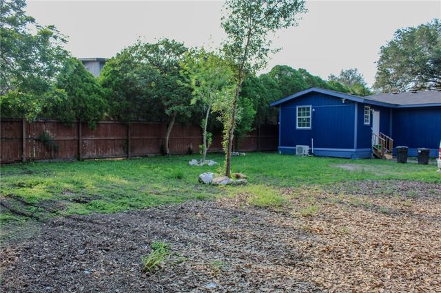 1506 Elvira St, Alice, TX 78332