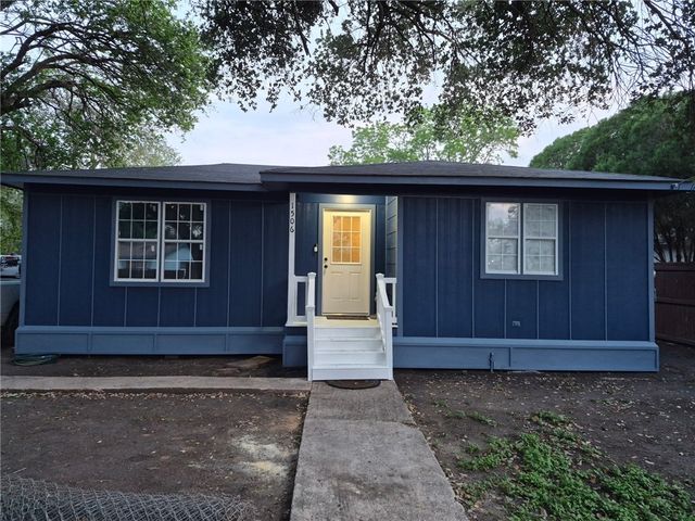 1506 Elvira St, Alice, TX 78332