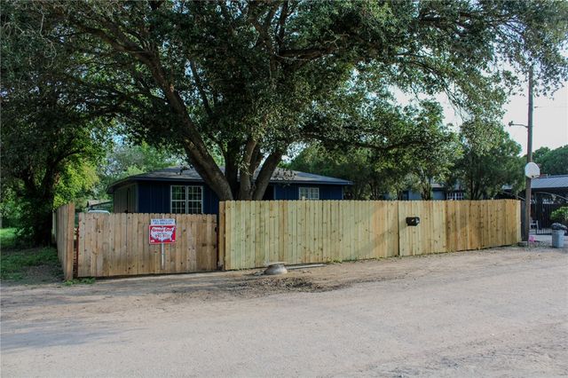 1506 Elvira St, Alice, TX 78332