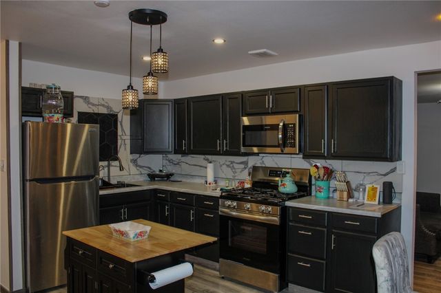 1506 Elvira St, Alice, TX 78332