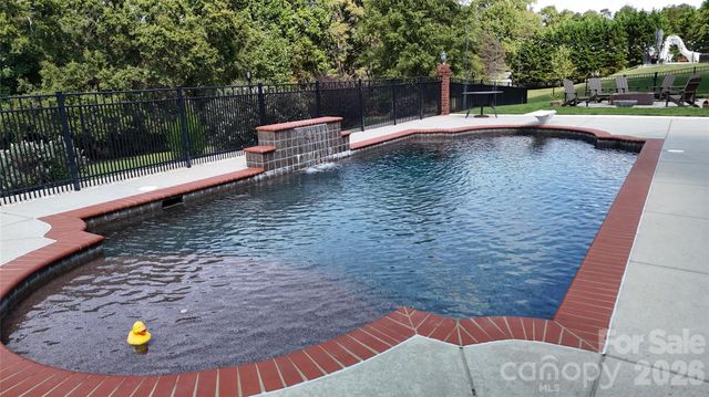 2400 Carriage Lane, Lincolnton, NC 28092