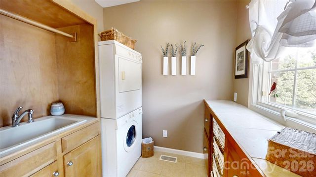 2400 Carriage Lane, Lincolnton, NC 28092