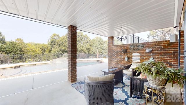 2400 Carriage Lane, Lincolnton, NC 28092