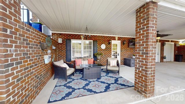 2400 Carriage Lane, Lincolnton, NC 28092