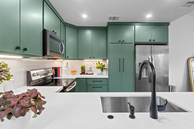 2528 Stoutwood CIR, Austin, TX 78745