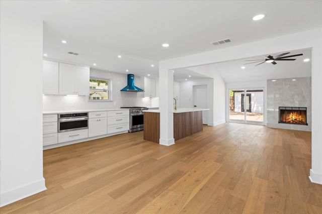 10730 Wickersham Lane, Houston, TX 77042