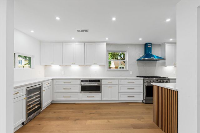 10730 Wickersham Lane, Houston, TX 77042