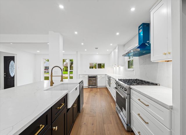 10730 Wickersham Lane, Houston, TX 77042