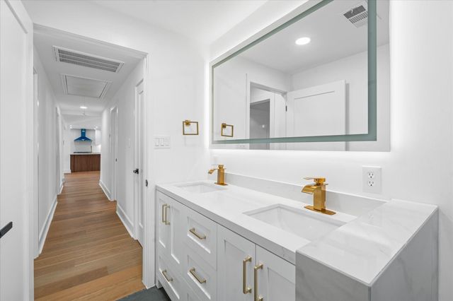 10730 Wickersham Lane, Houston, TX 77042