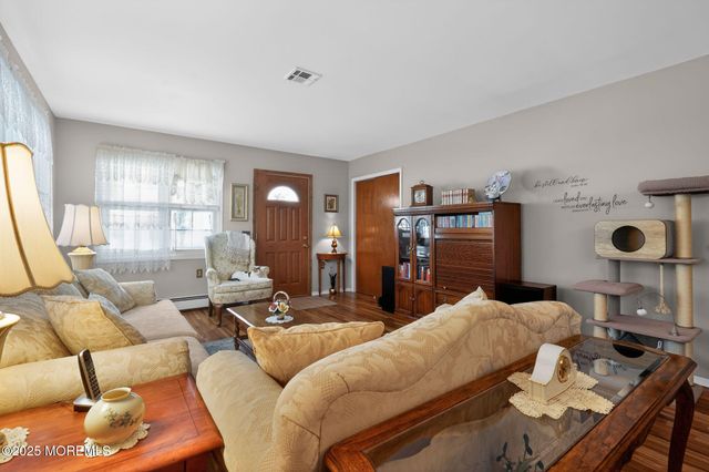 14 Doral Drive, Toms River, NJ 08757