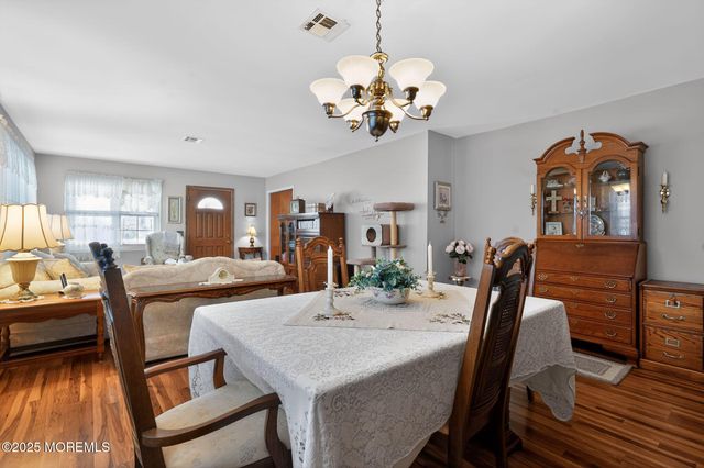 14 Doral Drive, Toms River, NJ 08757