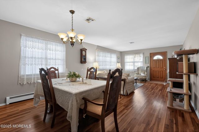 14 Doral Drive, Toms River, NJ 08757