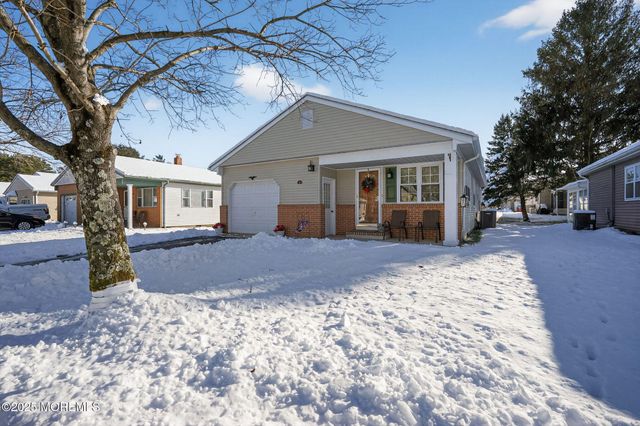 14 Doral Drive, Toms River, NJ 08757