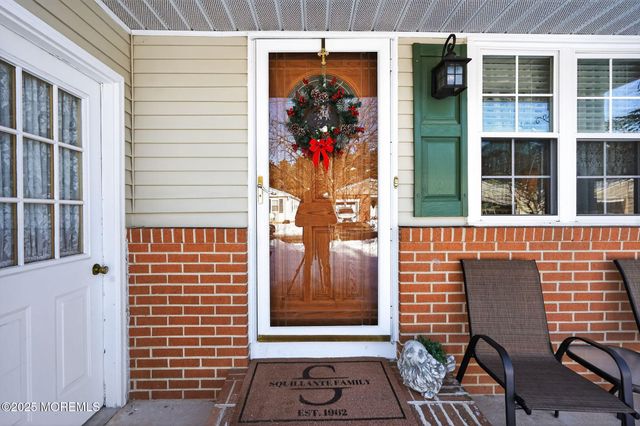 14 Doral Drive, Toms River, NJ 08757