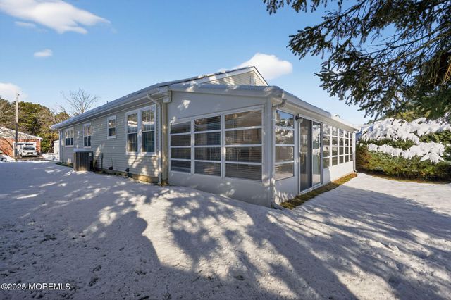 14 Doral Drive, Toms River, NJ 08757