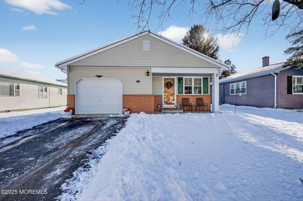 14 Doral Drive, Toms River, NJ 08757