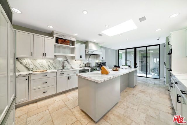 11508 Thurston Circle, Los Angeles, CA 90049