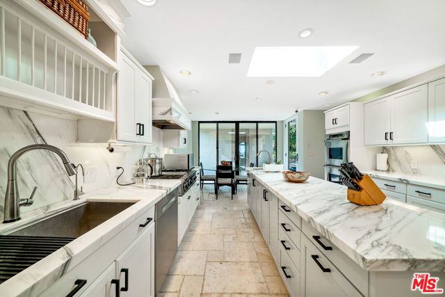 11508 Thurston Circle, Los Angeles, CA 90049