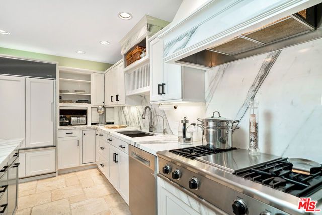 11508 Thurston Circle, Los Angeles, CA 90049