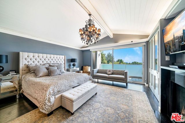 11508 Thurston Circle, Los Angeles, CA 90049