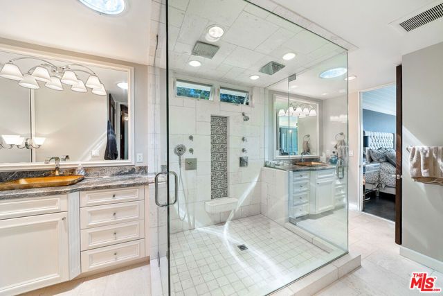 11508 Thurston Circle, Los Angeles, CA 90049