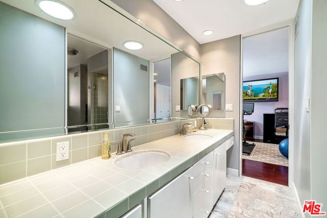 11508 Thurston Circle, Los Angeles, CA 90049