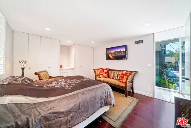 11508 Thurston Circle, Los Angeles, CA 90049