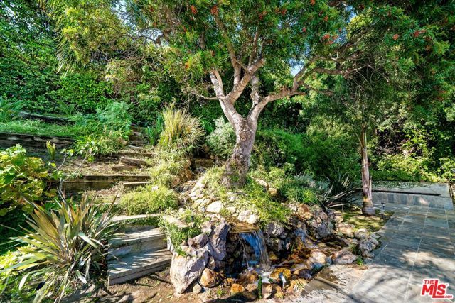 11508 Thurston Circle, Los Angeles, CA 90049