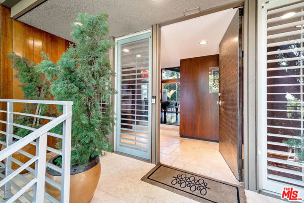 11508 Thurston Circle, Los Angeles, CA 90049