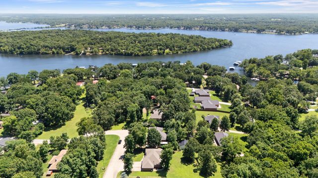 1308 Park Place, Grove, OK 74344