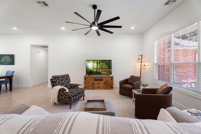 1308 Park Place, Grove, OK 74344