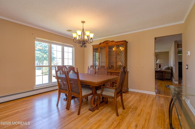 87 Canterbury Lane, Toms River, NJ 08757