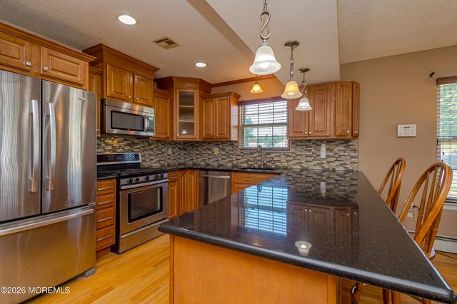 87 Canterbury Lane, Toms River, NJ 08757