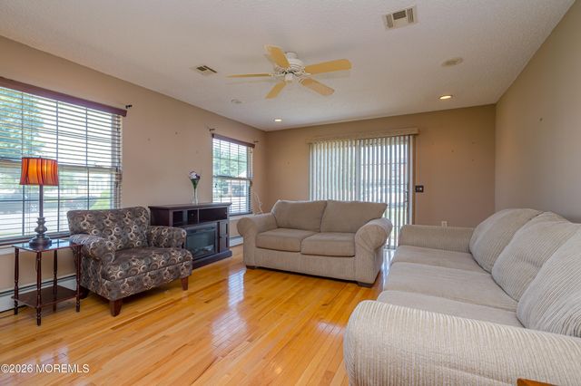 87 Canterbury Lane, Toms River, NJ 08757