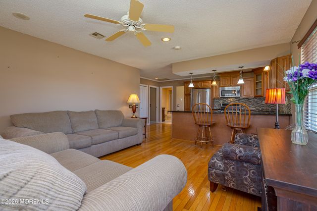 87 Canterbury Lane, Toms River, NJ 08757