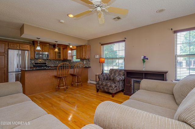 87 Canterbury Lane, Toms River, NJ 08757