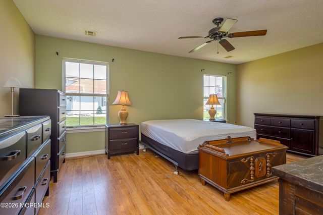 87 Canterbury Lane, Toms River, NJ 08757