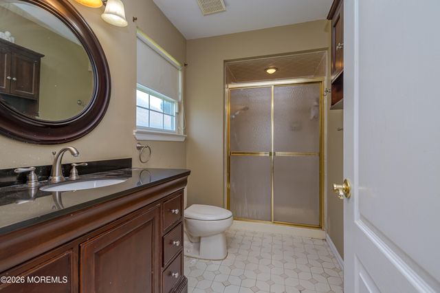 87 Canterbury Lane, Toms River, NJ 08757