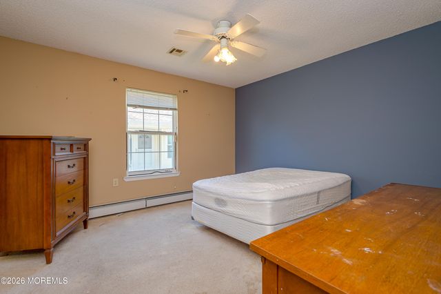 87 Canterbury Lane, Toms River, NJ 08757