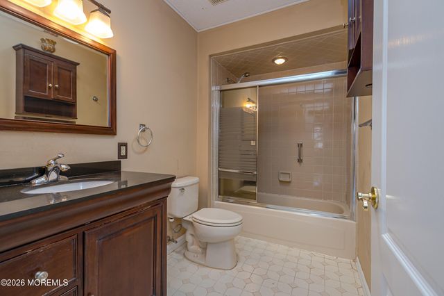 87 Canterbury Lane, Toms River, NJ 08757