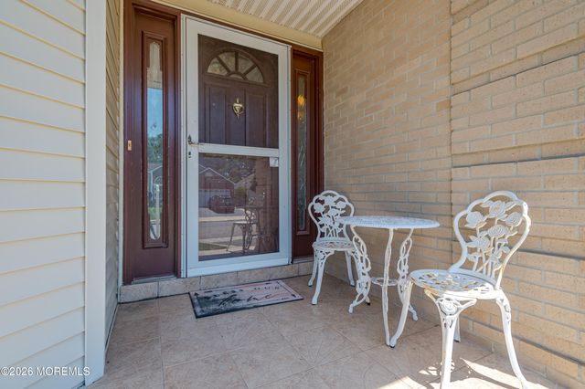 87 Canterbury Lane, Toms River, NJ 08757