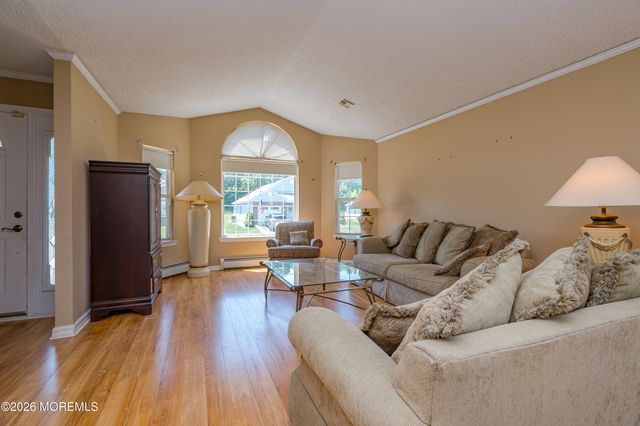 87 Canterbury Lane, Toms River, NJ 08757