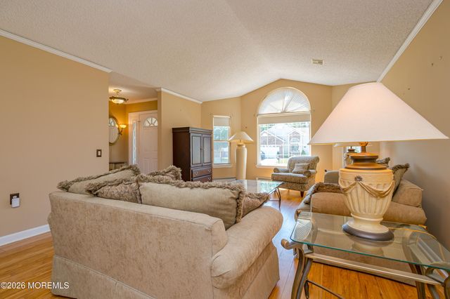 87 Canterbury Lane, Toms River, NJ 08757